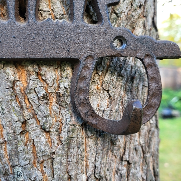 Brown Tone Cast Metal Cowboy Silhouette and Horseshoe Coat Rack Hooks - Picture 5 of 15